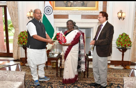 मध्यप्रदेश विधानसभा के अध्यक्ष गिरीश गौतम की राष्ट्रपति द्रौपदी मुर्मु से सौजन्य भेंट