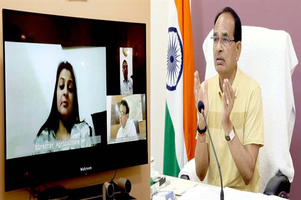 सड़कों के रेस्टोरेशन में विलंब करने वाले ठेकेदारों पर कार्यवाही की जाए – मुख्यमंत्री चौहान