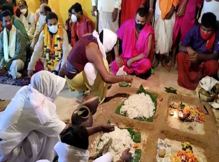 निशा जात्रा मंदिर में आज दी जायेगी 12 बकरों की बलि
