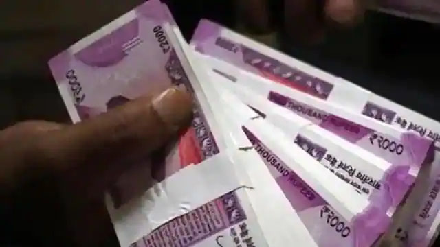 शेयर बाजार की कमजोर शुरुआत, शुरुआती कारोबार में सेंसेक्स-निफ्टी में गिरावट