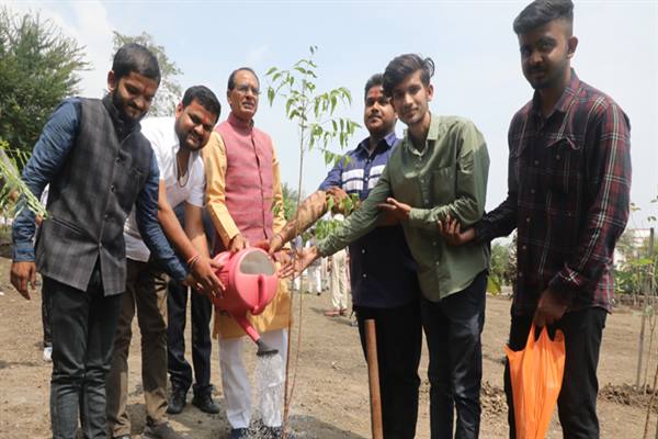 मंत्रोपचार व विधिविधान से सम्पन्न हुआ पुलिस लाईन में शस्त्रपूजन कार्यक्रम