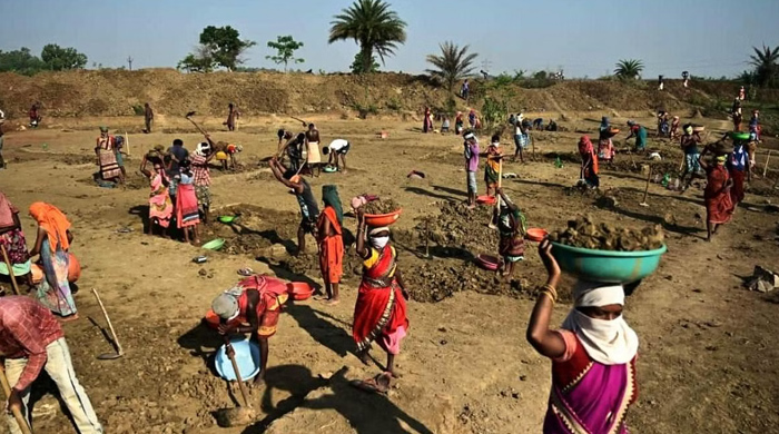 प्रदेश 72 लाख मनरेगा मजदूरों को मजदूरी का भुगतान खाते में नहीं