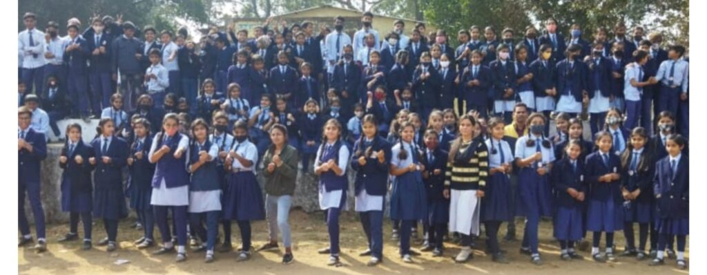 सरकार की महत्वाकांक्षी योजना रानीलक्ष्मी बाई आत्मराक्षा छात्रों की दी जा रही जानकारियां