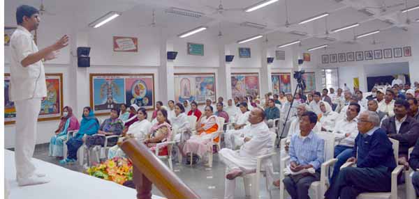 सकारात्मक विचारों से मिलती है-खुशी और उत्साह, तनाव से बचने के लिए सदैव खुश रहना सीखें : डॉ. नलगे