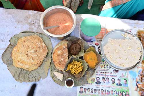 महिलाएं गौठान में आजीविका गतिविधियों से जुड़कर ग्रामीण उद्यमिता को दे रही नई पहचान
