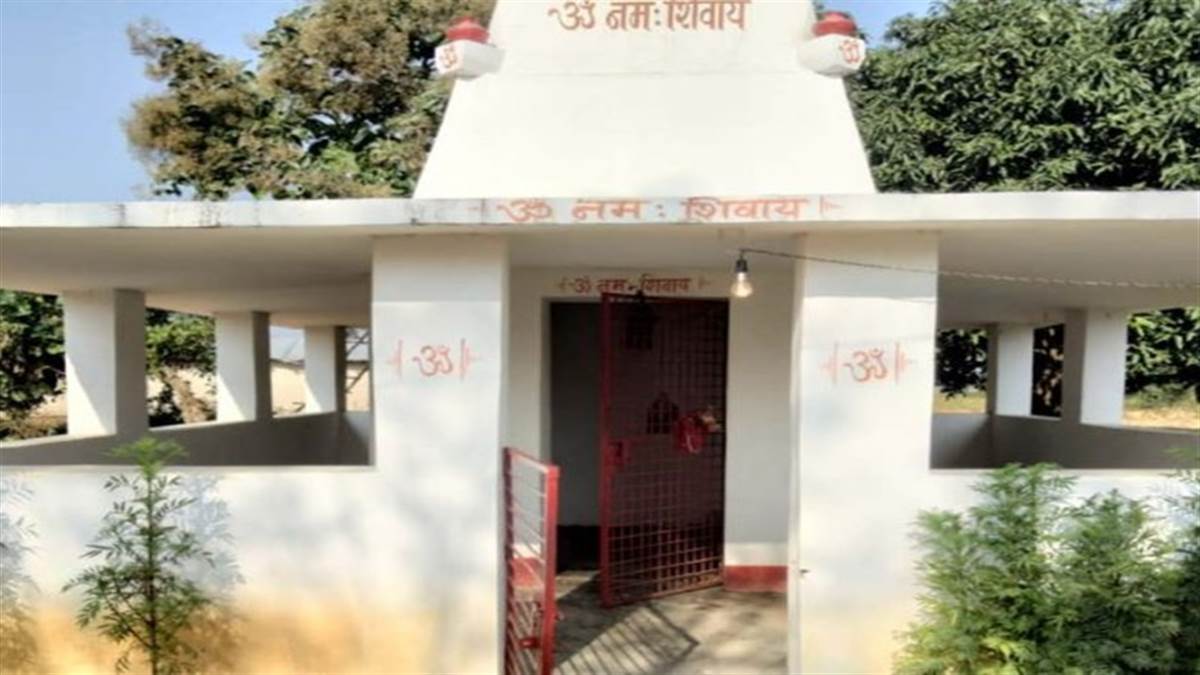चोर ले गए मंदिर से मूर्तियां