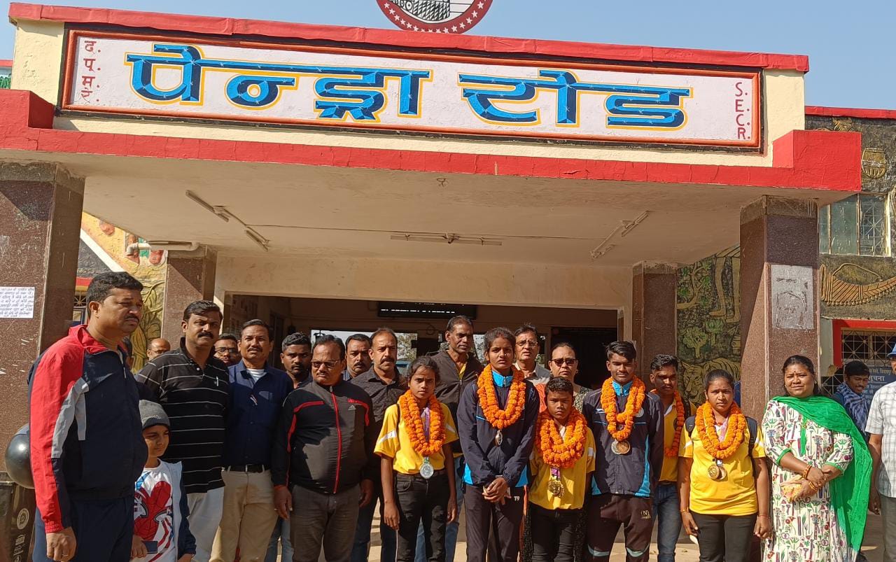 नेशनल पैरा स्विमिंग प्रतियोगिता में दिव्यांगजनों ने जीते 10 मेडल