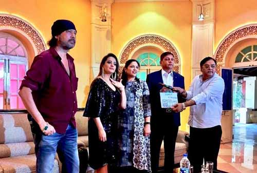 मुख्य सचिव और मुख्यमंत्री के सलाहकार ने वेब-सीरिज ‘अनार्की’ के लिए दिया क्लैप-शॉट