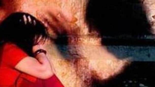 पोर्न मूवी देखकर 10 साल की बच्ची से दरिंदगी:नाबालिग ने रेप के बाद की हत्या