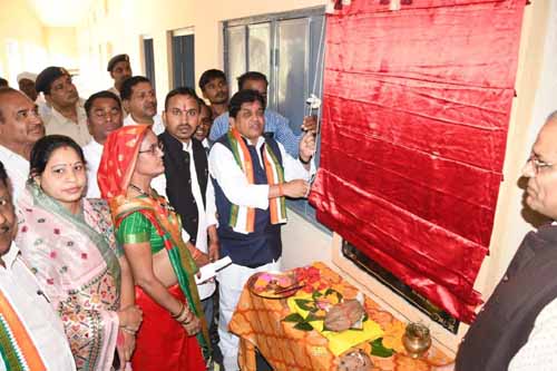 नगरीय प्रशासन मंत्री डॉ. डहरिया ने पारागांव में दो सार्वजनिक भवनों का किया लोकार्पण