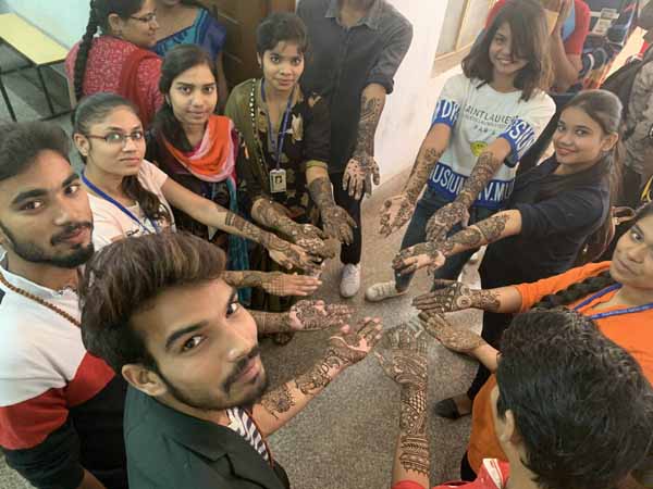 जैज 2022 के प्रथम दिन छात्र-छात्राओं ने दिखाई रंगोली व मेहंदी में अपनी प्रतिभा
