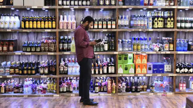 दिल्ली आबकारी घोटाला : ED का आरोप, शराब ठेकों में 100 करोड़ का लेन-देन, सबूत मिटाने को सिसोदिया ने बदले फोन