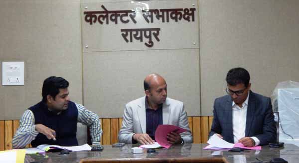 हाथी प्रभावित गांव की पर्याप्त सुरक्षा व्यवस्था करने के कलेक्टर ने दिए निर्देश
