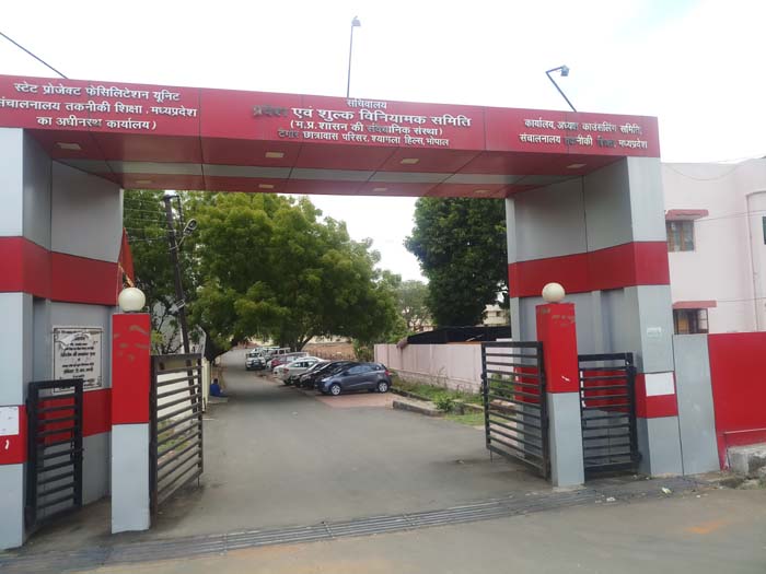 मान्यता के अभाव में 192 कॉलेजों को फीस और प्रवेश की अनुमति नहीं