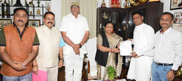 राज्यपाल से साइंस कॉलेज के एल्युमनी एसोसिएशन के प्रतिनिधिमण्डल ने की मुलाकात