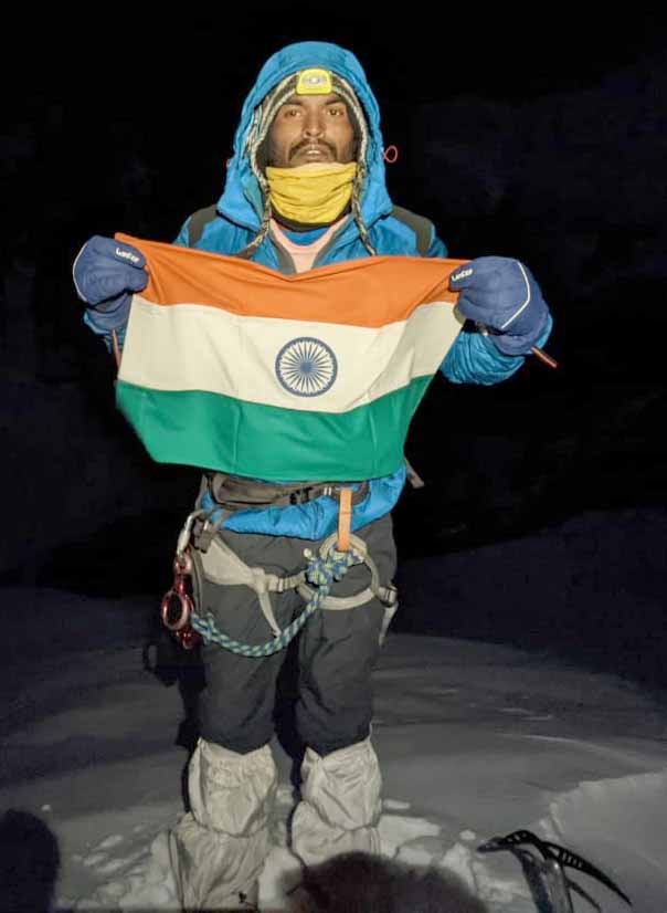 पाटन के चमन ने हिमाचल के माउंट फ्रेंडशिप पीक पर फहराया छत्तीसगढ़िया ओलंपिक का झंडा