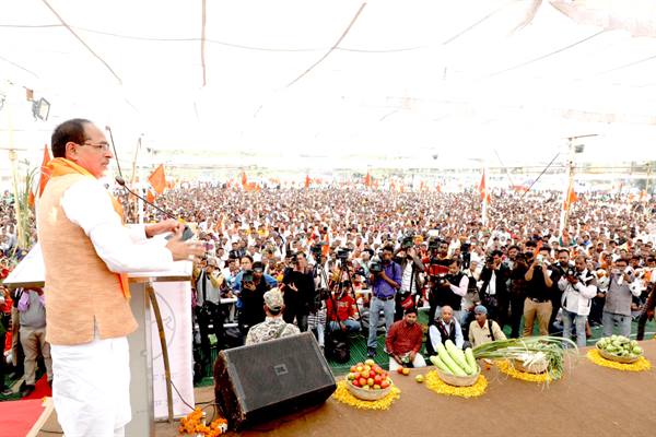 किसान की सहमति के बिना जमीन नहीं ली जाएगी : मुख्यमंत्री चौहान