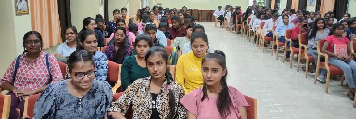 एविएशन के क्षेत्र में छात्राओं के लिए हैं बहुत से अवसर