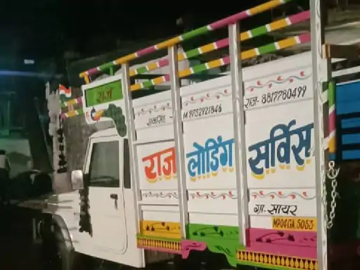 जीजा-साले को रौंदकर भागा वाहन चोरी का आरोपी:भोपाल में बाइक आगे कर पिकअप को रोकने की कर रहे थे कोशिश