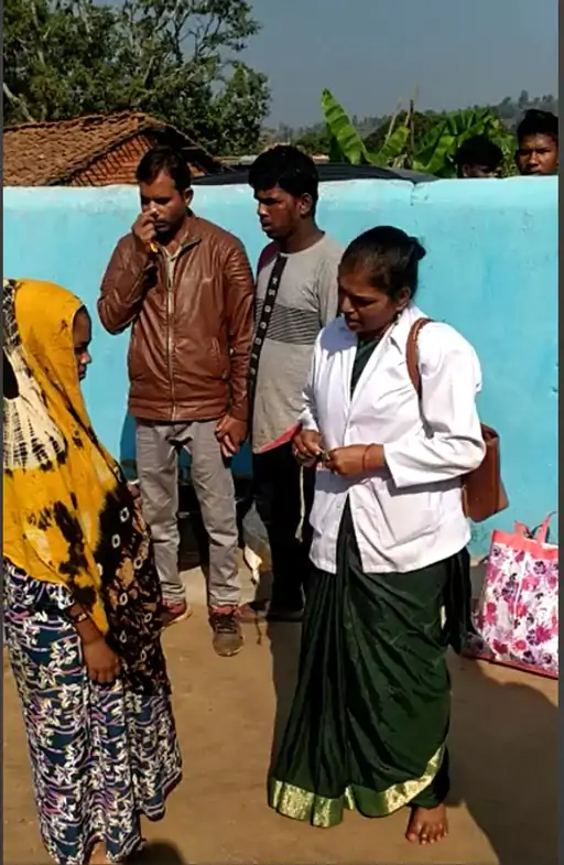 दिव्यांग बेटा जन्मा…तो ठाना कोई मां ये दिन न देखे:हेल्थ वर्कर बनीं; घर-घर जाकर बता रहीं खान-पान में कमी का नतीजा