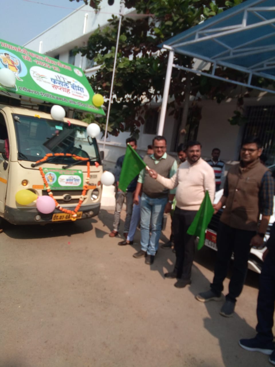 खैरागढ़ : प्रधानमंत्री फसल बीमा योजना की प्रचार-प्रसार हेतु कृषि रथ रवाना