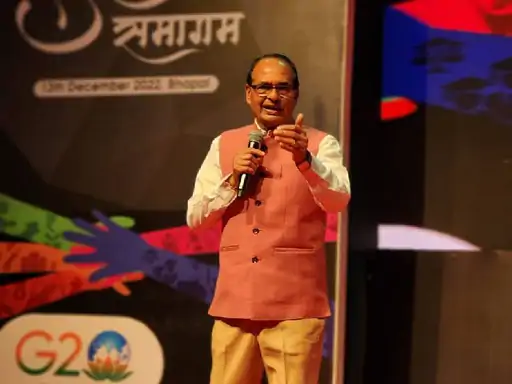 मोटिवेशनल स्पीकर की तरह बोले CM शिवराज:युवाओं से कहा- मनुष्य चाहे तो ब्रह्मांड पर कमांड कर सकता है
