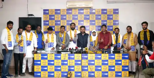AAP में शामिल हुए कांग्रेस पार्षदों की घर वापसी:18 घंटे पहले ज्वाइन की थी आम आदमी पार्टी
