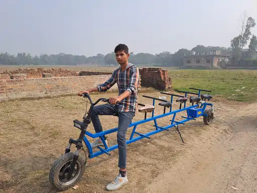 6 सीटर बैटरी साइकिल बनाने वाले असद की कहानी:फिल्म ‘गोलमाल’ देखकर आया आइडिया, DUKE को बना चुके हैं इलेक्ट्रिक बाइक