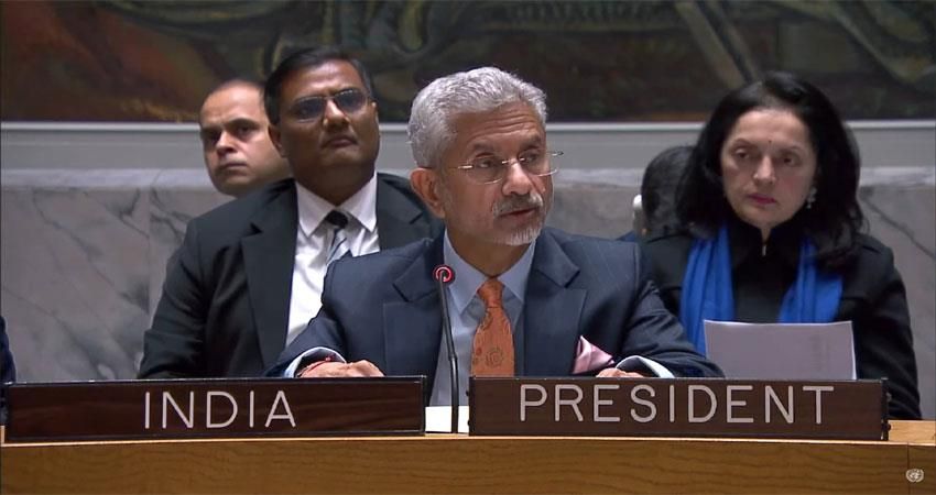 राहुल गांधी ने लिया रघुराम राजन का इंटरव्यू:पूछा- देश के 5 पूंजीपति लगातार अमीर हो रहे
