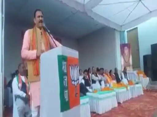 पूर्व विधायक ने महापौर कंचन जायसवाल को बताया शराबी:विधायक को चूड़ी भेंट करने की कही बात; कहा-‘मेयर पत्नी का सम्मान नहीं बचा पा रहे’