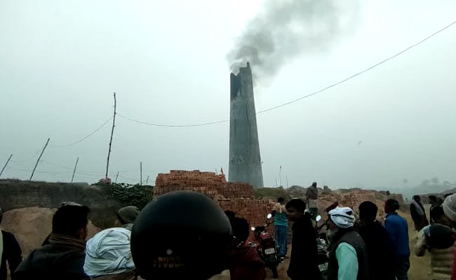 बिहार : मोतिहारी के ईंट भट्ठा में ब्लास्ट, 8 लोगों की मौत, 2 दर्जन के दबे होने की आशंका
