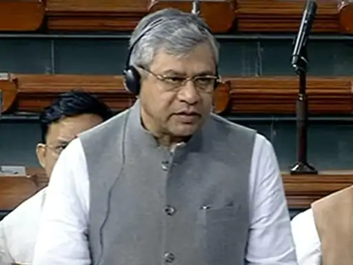 रेल टिकट पर सीनियर सिटीजन को नहीं मिलेगी छूट:रेल मंत्री अश्विनी वैष्णव बोले- रेलवे की हालत फिलहाल अच्छी नहीं