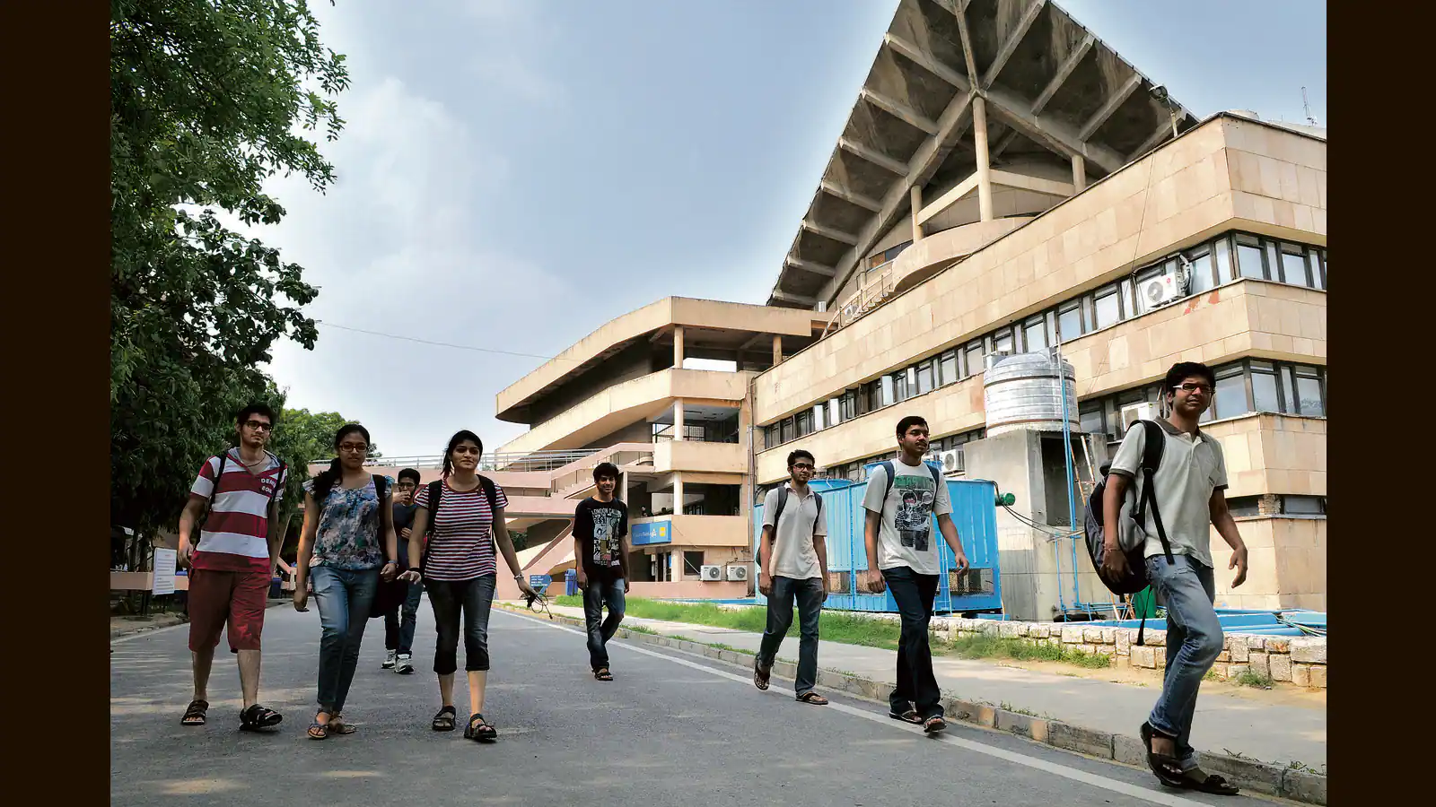 IIT स्टूडेंट को 4 करोड़ का पैकेज:आईआईटी कानपुर के 33 स्टूडेंट्स 1 करोड़ रुपए से अधिक के पैकेज पर हुए सिलेक्ट