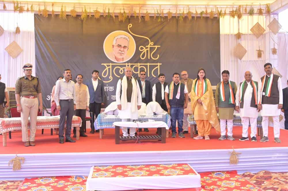 CM बघेल पलारी के ग्राम पंचायत ओड़ान पहुंचे, राज्य गीत से कार्यक्रम की शुरुआत