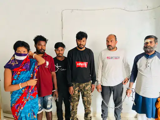 कारोबारियों से ठगी करने वाला गैंग पकड़ाया:लड़की पहले कपड़े उतारती थी, और फिर वीडियो बनवाकर करती थी ब्लैकमेलिंग, कई लोगों से वसूले रुपए