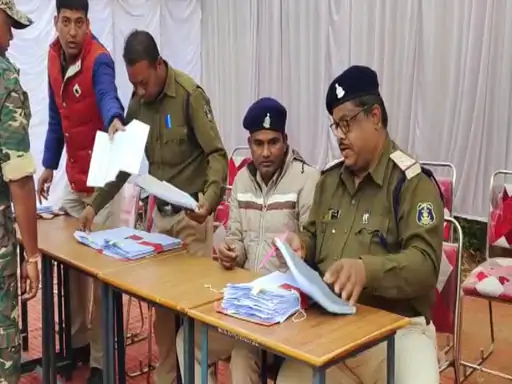 भानुप्रतापपुर उपचुनाव के लिए मतदान दल रवाना:82 मतदान केंद्र संवेदनशील के दायरे में; चप्पे-चप्पे पर सुरक्षाबलों की तैनाती