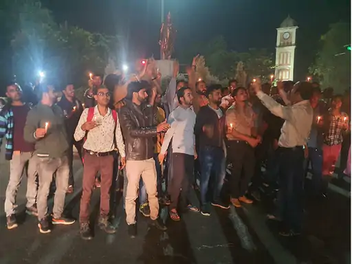 आरक्षण के खिलाफ अब सामान्य वर्ग का प्रदर्शन:कैंडल मार्च निकालकर जताया विरोध,बोले- सुप्रीम कोर्ट के आदेश पर 50% हो आरक्षण,
