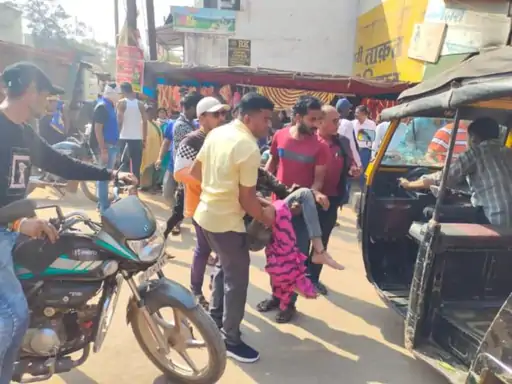 दो बाइक की आमने-सामने टक्कर:हादसे में पति की मौत, पत्नी समेत 3 लोग घायल
