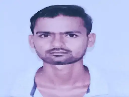 हाईवा की चपेट में आने से बाइक सवार की मौत:पिता के दशगात्र कार्यक्रम का सामान लेने जा रहा था युवक, मौके पर तोड़ा दम