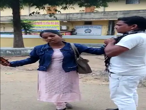पति का कॉलर पकड़कर घसीटा, कोर्ट परिसर में बवाल:पत्नी बोली-भरण-पोषण के लिए पैसे नहीं दे रहा,6 साल से अलग रह रहे हैं दोनों