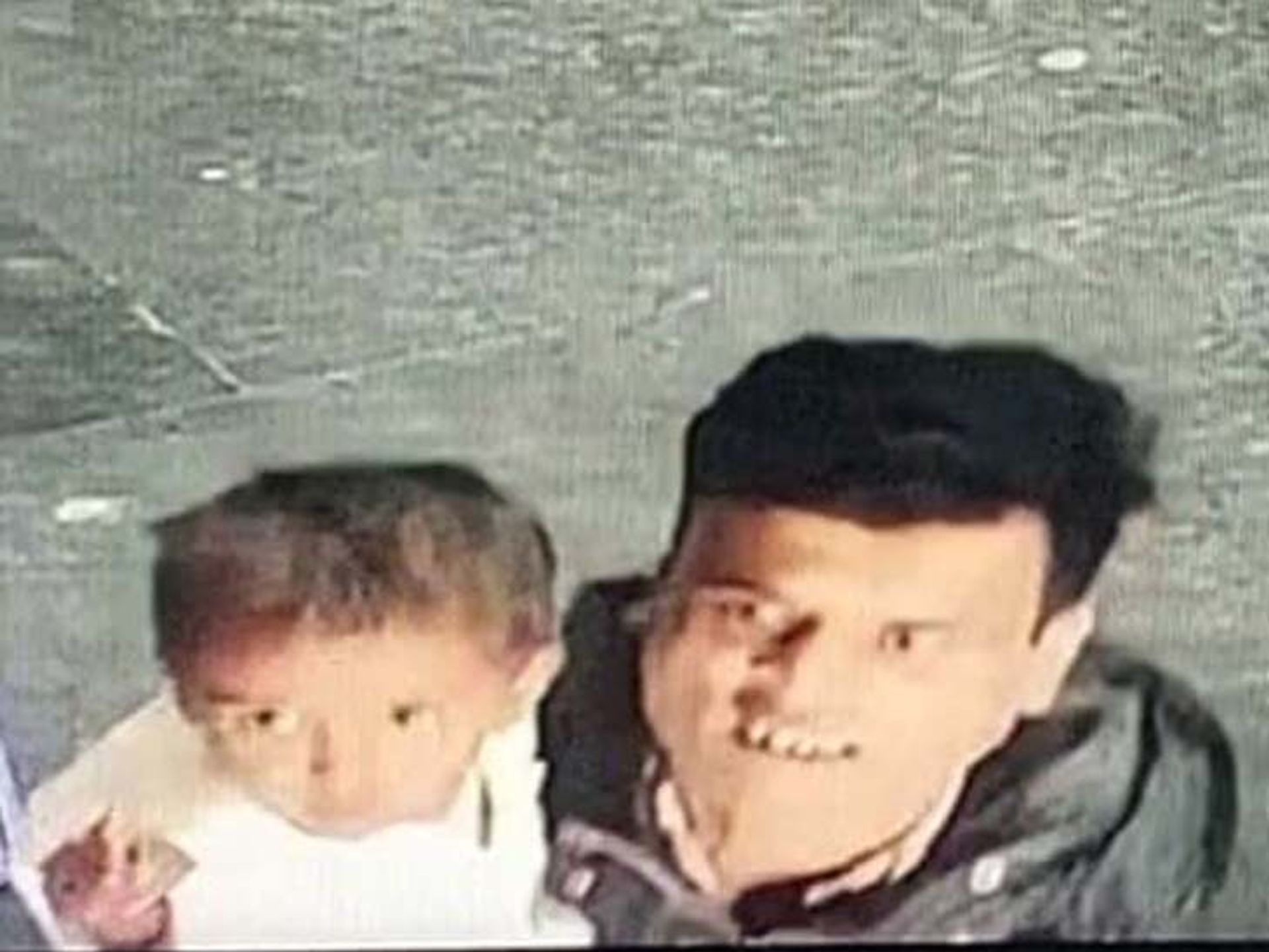 उज्जैन रेलवे स्टेशन से 2 साल का बच्चा चोरी:मां बोली- पुलिस के आगे गिड़गिड़ाई, तो TI ने चांटा मार दिया