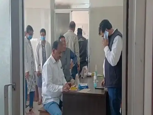विधायक ने घुमाया जोर का बल्ला..गर्ल्स प्लेयर के फटे होंठ:क्रिकेट मैदान में लहूलुहान हुई लड़की
