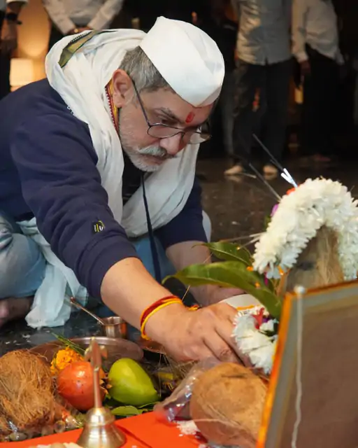 आमिर खान ने अपने ऑफिस में की कलश पूजा:एक्स वाइफ किरण के साथ आरती करते आए नजर