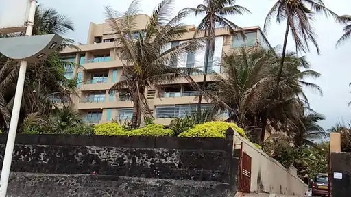 अक्षय कुमार ने पहली बार दिखाया अपना घर:लॉन्च किया खुद का फैशन ब्रांड, दिखाया अपना वॉर्डरोब कलेक्शन