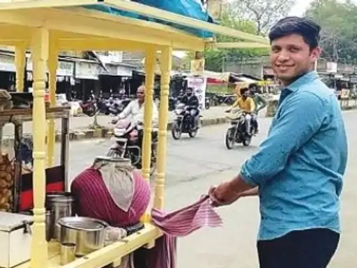 पानी पुरी वाले का बेटा बना पायलट:एयरफोर्स में सिलेक्शन; बोले- लॉकडाउन में ठेला बंद हुआ तो कर्ज लेकर घर चलाया