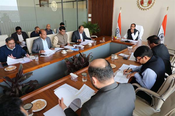 व्यवहारिक रूप से तय की जाए बड़ी परियोजनाओं की समय-सीमा – मुख्यमंत्री श्री चौहान