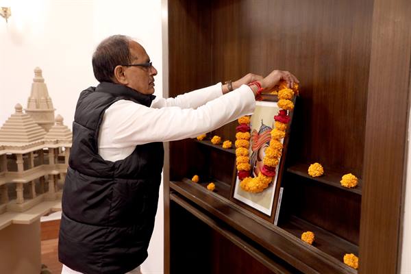 मुख्यमंत्री श्री चौहान ने महाराणा प्रताप की पुण्य-तिथि पर नमन किया