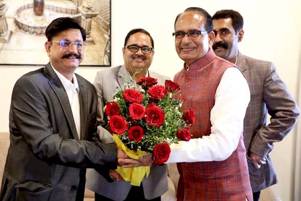 मुख्यमंत्री श्री चौहान से राधास्वामी सत्संग ब्यास के पदाधिकारियों ने की भेंट