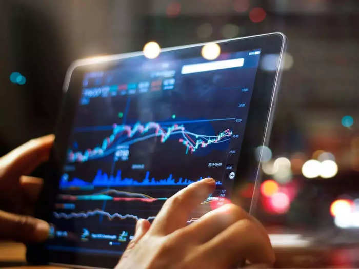आज Hindalco Industries Ltd सहित इन शेयरों में दिख रही भारी खरीदारी