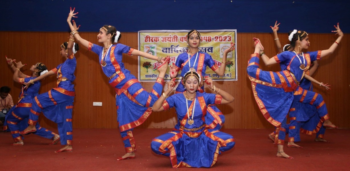 रायपुर : साइंस कॉलेज के वर्षभर चलने वाले हीरक जयंती कार्यक्रम का विधिवत शुभारंभ